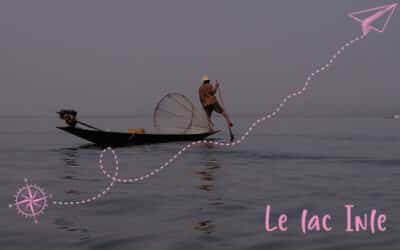 En navigant sur le lac Inle
